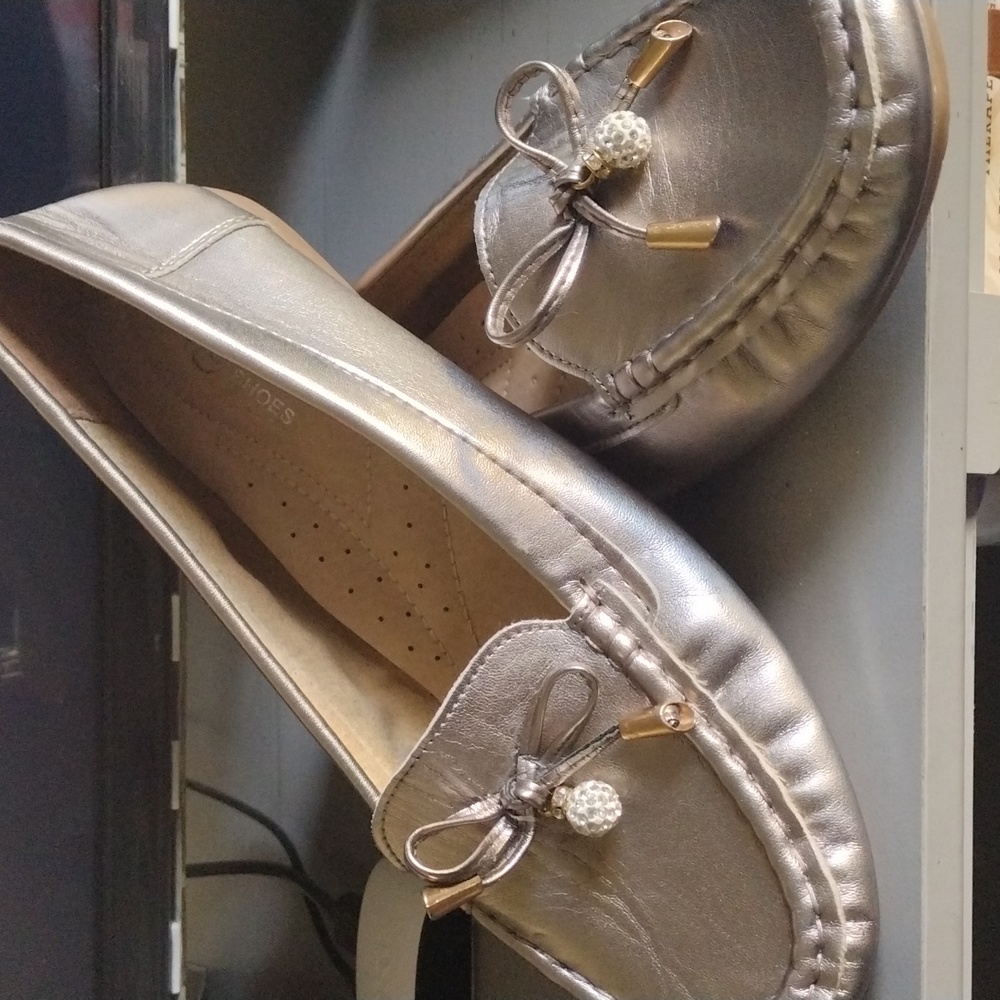 Woman's dress shoes size 10